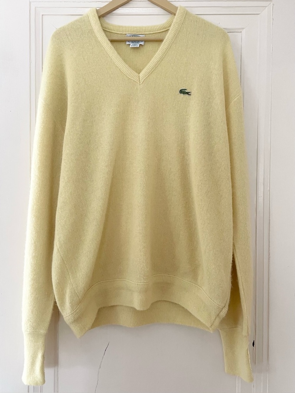 Vintage Izod Lacoste Men’s Butter Yellow V-Neck Acrylic Pullover Sweater Size XL